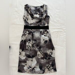 H&M black and white floral dress

Light wear on fabric, barely visible.